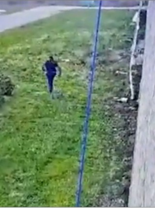 Mafia boss caught on camera escaping jail using bedsheets