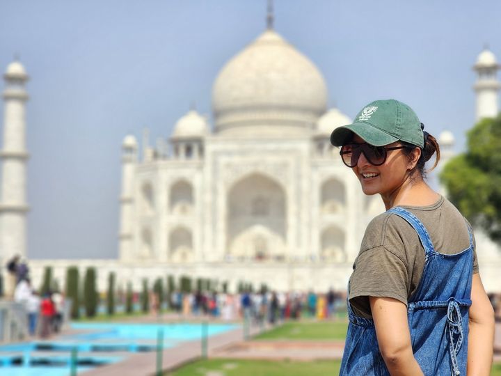 Manju Warrier with Kunchako boban in Taj Mahal 