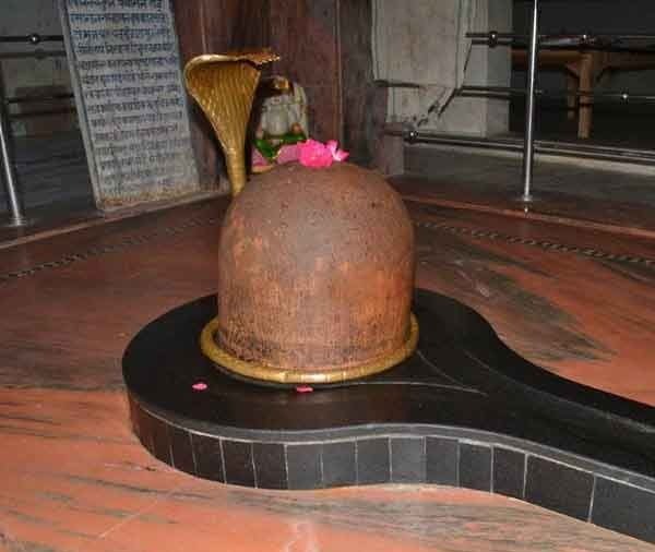 Is this shiva lingam changing its colour three times a day