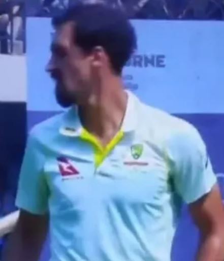Mitchell Starc blood in his hands during 3 rd test against india