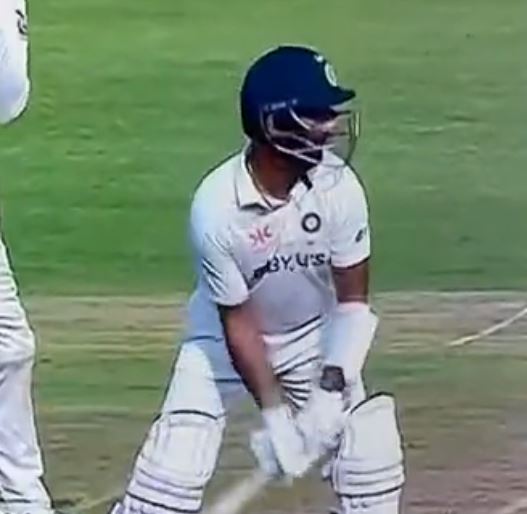 Rohit reaction changes after pujara hit six in lyon over