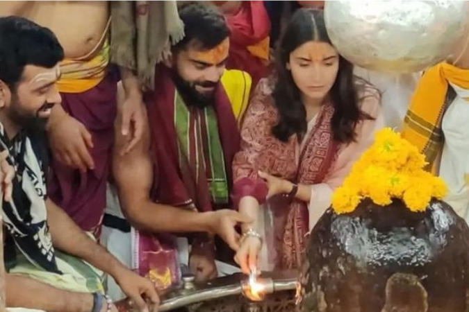 Virat Kohli and Anushka Sharma visit Mahakaleshwarar temple