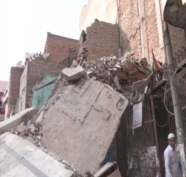 Delhi Multi Storey Building Collapses on Road Video goes viral