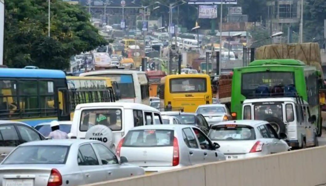 Bengaluru man leave from car in traffic signal after next day of marri