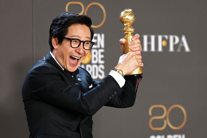 Ke Huy Quan sobs as he accepts the Oscar video went viral