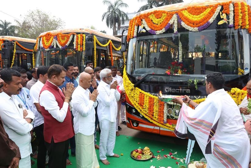10 New electric buses donation to tirupathi temple