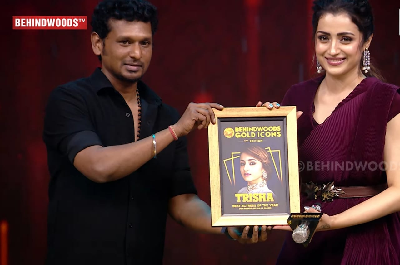 LEO Lokesh presents Best actress award to Trisha BGI 2023 Video